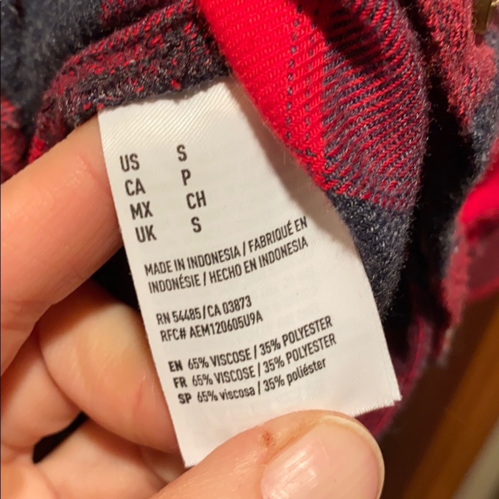 American Eagle Boyfriend Flannel Red Black Small - Picture 4 of 7